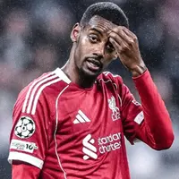 Alexander Isak skips Newcastle training before Liverpool trip: major doubt and turmoil at Benton photo