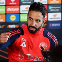 Man United set transfer priorities: midfield and center-back over left wing-back photo