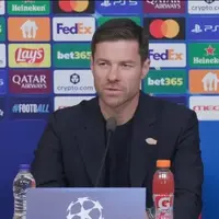 Calm words in a storm: Real Madrid lineup choices spark fan backlash over Mbappé at 9 and Vinícius sub photo