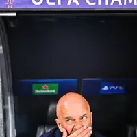 Arne Slot sack debate intensifies as Liverpool fans split on the next move photo