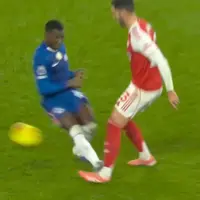 Arsenal vs Chelsea red card debate - Why this was not a red under Law 12 photo