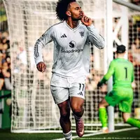 Roma in daily talks with Man United for Joshua Zirkzee as clubs shape loan-to-buy deal photo