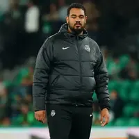 Why Simon Hooper was right not to send off Antoine Semenyo vs Manchester United photo