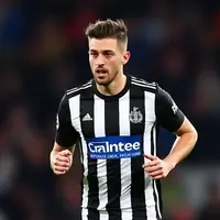 Alexander Isak injury scare - Newcastle braced for months out in worst-case scenario photo