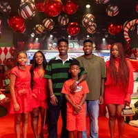 Vinícius Júnior shares Christmas with family - Real Madrid star recharges for the UCL push photo