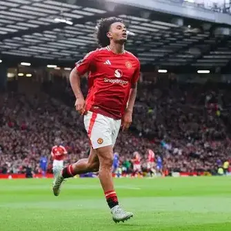 West Ham lead the race as Joshua Zirkzee weighs Manchester United exit in next window