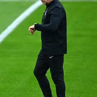 Deco issues dressing‑room warning as Hansi Flick faces heat after losses to Sevilla and PSG