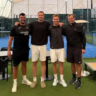 Manuel Neuer reunites with Ivan Rakitić and Toni Tapalović in sunny Croatia during Bayern break