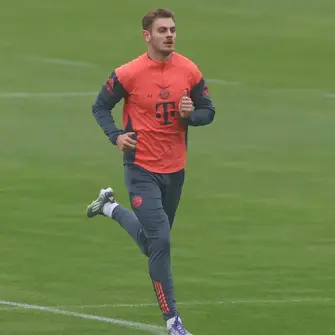 Bayern rocked before Der Klassiker: Josip Stanišić still not in team training, set to miss Dortmund