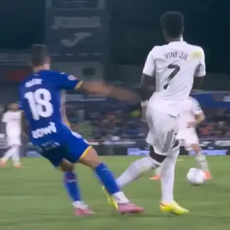 Álex Sancris owns up to red vs Vinícius — why the referee was absolutely right