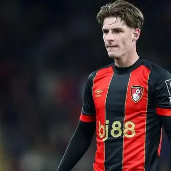 Manchester United push for Bournemouth’s Alex Scott - the right midfielder at the right time