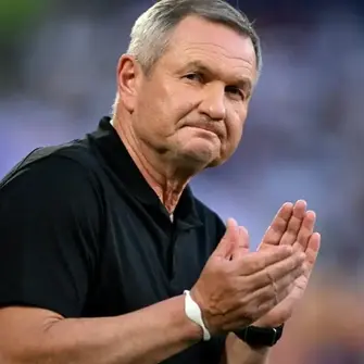 Slovenia boss Matjaž Kek hits out at English media over Benjamin Šeško injury narrative