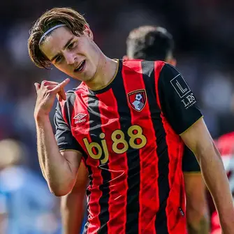 Manchester United eye Bournemouth’s Alex Scott as 4-3-3 plans accelerate