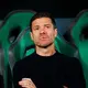Xabi Alonso holds Athens sit-down with Vinicius Jr and Fede Valverde to tighten squad bond photo