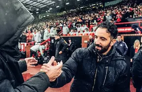 United fans set status to ‘Waiting for Brentford’ as pre‑match buzz meets Kane talk and squad note on Amad photo