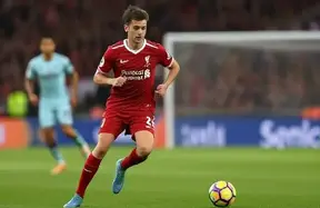 Liverpool’s teen hope Leoni out ‘around a year’ with ACL; Chiesa rushed into CL squad photo