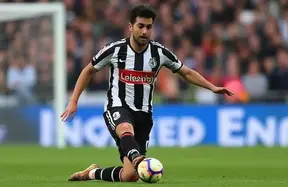 Newcastle rocked as Tino Livramento suffers knee injury; extended absence feared photo