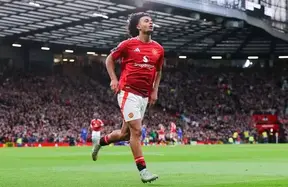 West Ham lead the race as Joshua Zirkzee weighs Manchester United exit in next window photo