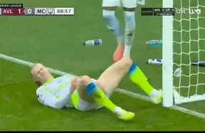 Man City goal ruled offside after VAR; Haaland suffers injury scare in frantic sequence photo