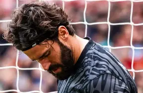 Alisson out beyond the break? Liverpool’s safety net torn — rivals already circling photo
