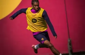 Alejandro Balde cleared and named in Barcelona squad to face PSG photo