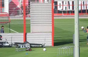 Bayern’s Davies and Hiroki Ito stuck in solo rehab as return drags on photo