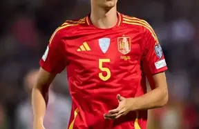 Official: Spain call up Dean Huijsen for upcoming qualifiers photo