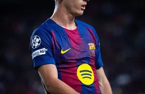 Barcelona’s Dani Olmo debate erupts: registration saga meets early-season lull photo