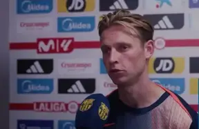 Frenkie de Jong admits Barcelona are feeling the grind: "Running after the ball tires you more" photo