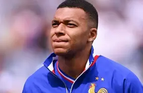 Mbappé stays with France despite ankle scare — rival take: he’s nowhere near 100% photo