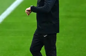 Deco issues dressing‑room warning as Hansi Flick faces heat after losses to Sevilla and PSG photo