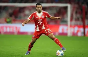 Juventus push January swoop for Raphaël Guerreiro as Bayern weigh sale pending replacement photo