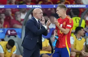Barcelona fan fury targets Luis de la Fuente over handling of Pedri, Gavi, Lamine Yamal and Dani Olmo photo
