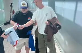 Dani Olmo lands in Barcelona after Spain duty, fueling Barça transfer momentum photo