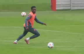 Alphonso Davies ‘imminent’ return to team training? Rival view: not so fast photo