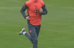 Bayern rocked before Der Klassiker: Josip Stanišić still not in team training, set to miss Dortmund photo