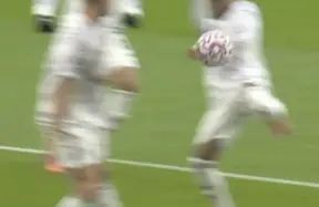Liverpool handball debate: Why this was NOT a penalty — a veteran referee’s view photo