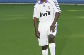 Former Real Madrid winger Royston Drenthe reportedly suffers stroke; football unites in support photo