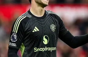 Man United push £18.5m move for Senne Lammens — a modern-keeper bargain in the making photo