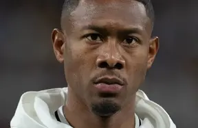 David Alaba forced off at halftime with right‑leg muscle overload — Madrid’s fragility laid bare photo