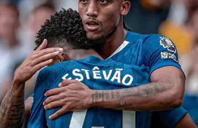 Ekitike vs Pedro: Fan Debate Reignites Transfer Buzz and Club Fits photo