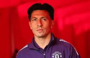 Lisandro Martínez set to join Argentina camp despite no United return photo