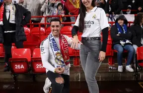 Real Madrid fan proposes at Anfield: viral moment lights up the stands photo