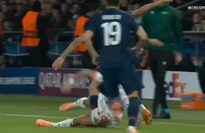 Hakimi reportedly injured after collision with Luis Díaz as fans fear the worst photo