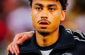 Manchester United target Eintracht Frankfurt fullback Nathaniel Brown photo