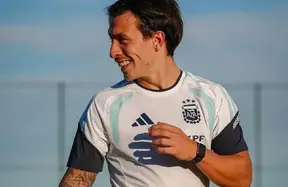Lisandro Martinez trains with Argentina - Manchester United talk up quick return, rivals doubt it photo