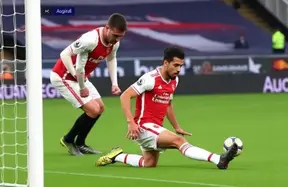 Arsenal's Gabriel Magalhaes limps off after suspected adductor issue as ITV footage shows right-groin discomfort photo