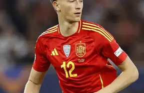 Dean Huijsen leaves Spain camp, out vs Turkey photo