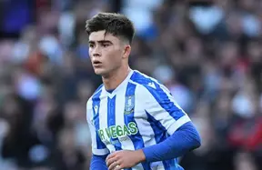 Manchester United weigh first-team promotion for Harry Amass and Radek Vitek next season photo