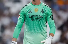 Courtois leaves Valdebebas before training - alarm bells at Real Madrid photo
